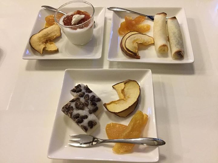 古民家カフェ よだや ヨーグルト,ケーキ・タルト,ドライフルーツ サクランボヨーグルト、長いものもちもちケーキ、りんごのドライフルーツ他