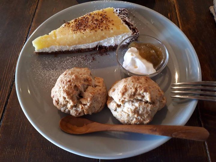 YUSHI CAFE（ユーシカフェ）&nbsp;ケーキ・タルト,スコーン&nbsp;レモンクリームタルトとスコーン