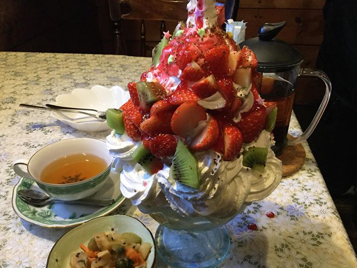 喫茶のんのん&nbsp;パフェ・サンデー&nbsp;生いちごパフェ＋さくら紅茶