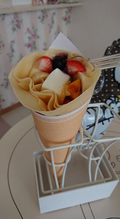 pink latte(ピンクラテ) クレープ,ドリンク フルーツ&レアチーズのクレープ、ピンクラテ