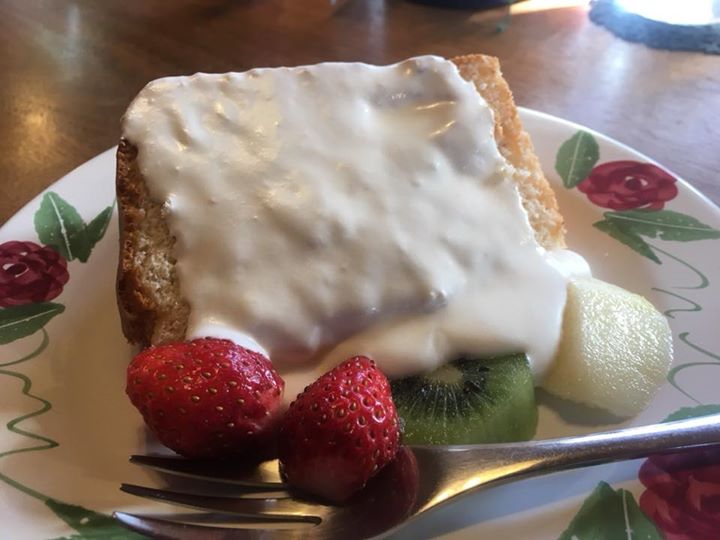 カンパァニュ ケーキ・タルト,羊羹 クランベリーのシフォンケーキセット、煎茶と和菓子セット