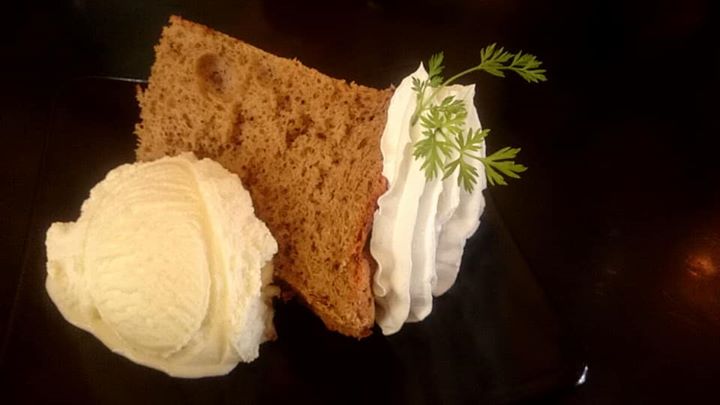 Taverna LAPUTA（タヴェルナラピュタ）&nbsp;ケーキ・タルト,プリン&nbsp;焙煎玄米とてんさい糖のシフォンケーキ バニラアイス添、極楽プリン