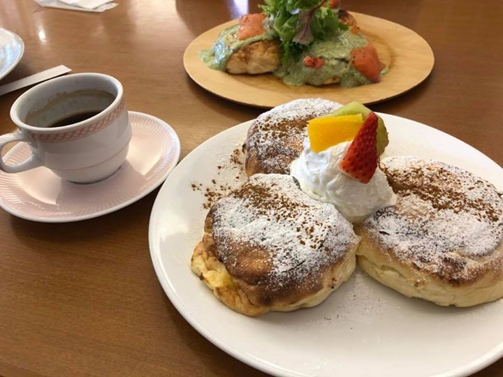 トワサンク 長野(trois cinq) パンケーキ ハニークリーム&シナモン、生クリームパンケーキ他