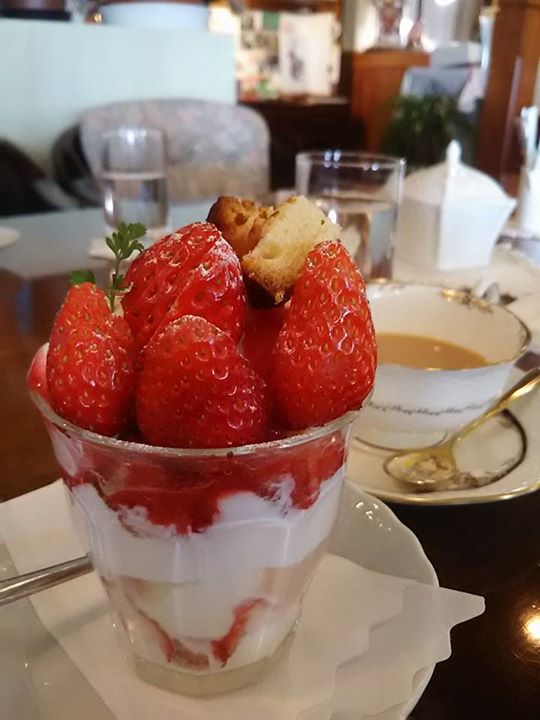 スウィーツカフェ・ル・パステ パフェ・サンデー 季節限定イチゴのパフェ