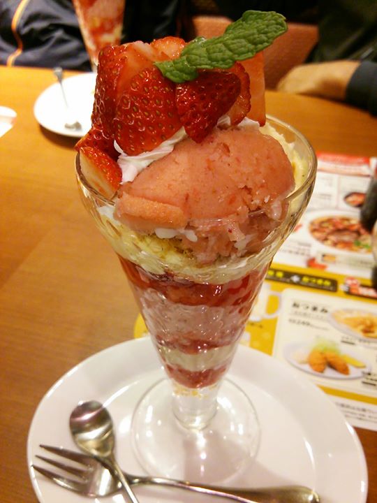 デニーズ（Denny’s）&nbsp;パフェ・サンデー&nbsp;とちおとめのザ・サンデー