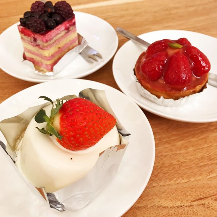 洋菓子REINE(レーヌ) ケーキ・タルト,ババロア イチゴタルト、イチゴのババロア他