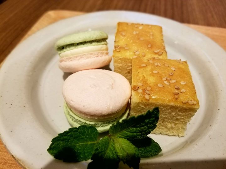 横町カフェ(ヨコマチカフェ) マカロン,焼菓子 春限定マカロン、味噌風味の焼き菓子