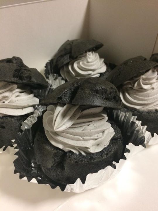 フランセ板屋（イタヤ）&nbsp;シュークリーム&nbsp;ゴマのシュークリーム
