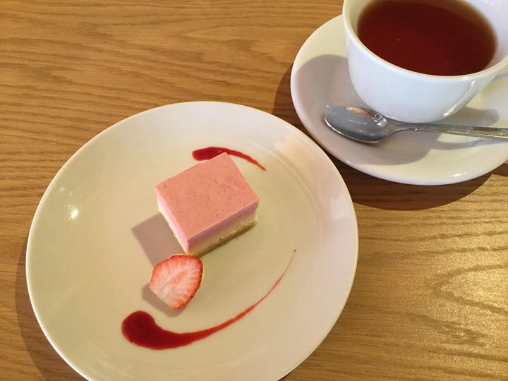ヴェール(Vert) ケーキ・タルト フランボワーズとチーズケーキのムース