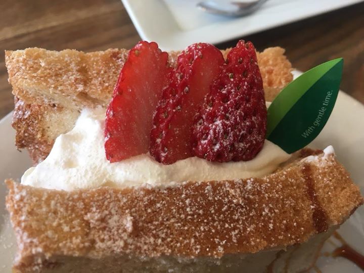 cafe&zakka カフェ&雑貨 七ヶ月 サンド,ケーキ・タルト シフォンのフルーツサンド、いちごとカスタードのタルト