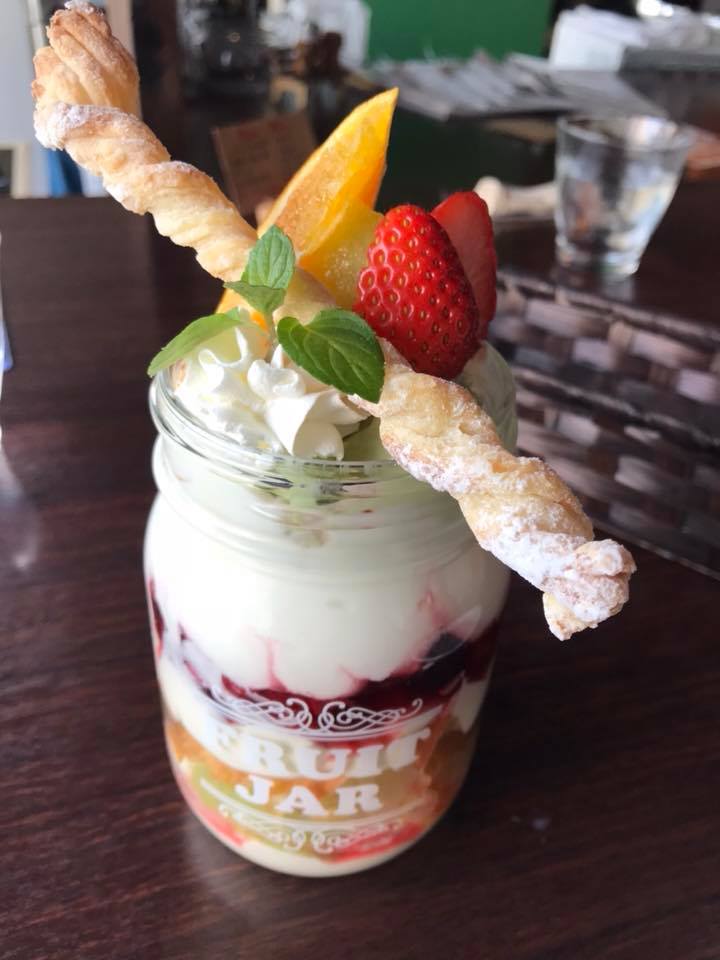 ダイニング フタリヤ（Dining FUTARIYA）&nbsp;パフェ・サンデー&nbsp;ピスタチオのアイスクリームとフルーツのパフェ他