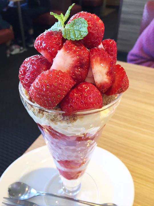 デニーズ（Denny’s）&nbsp;パフェ・サンデー&nbsp;あまおうのザ・サンデー