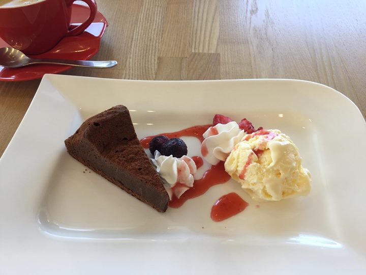 Cafe Sprout(カフェ スプラウト) ケーキ・タルト ケーキセット(アイスクリーム添え)チョコレートケーキ