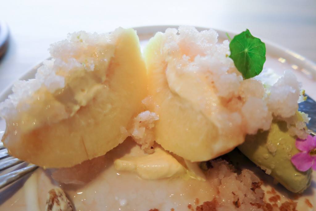 dessert&cafe Deko（デザート＆カフェ デコ）&nbsp;その他スイーツ&nbsp;アシェットデセール 桃太郎（桃を丸ごと使用したデセール）