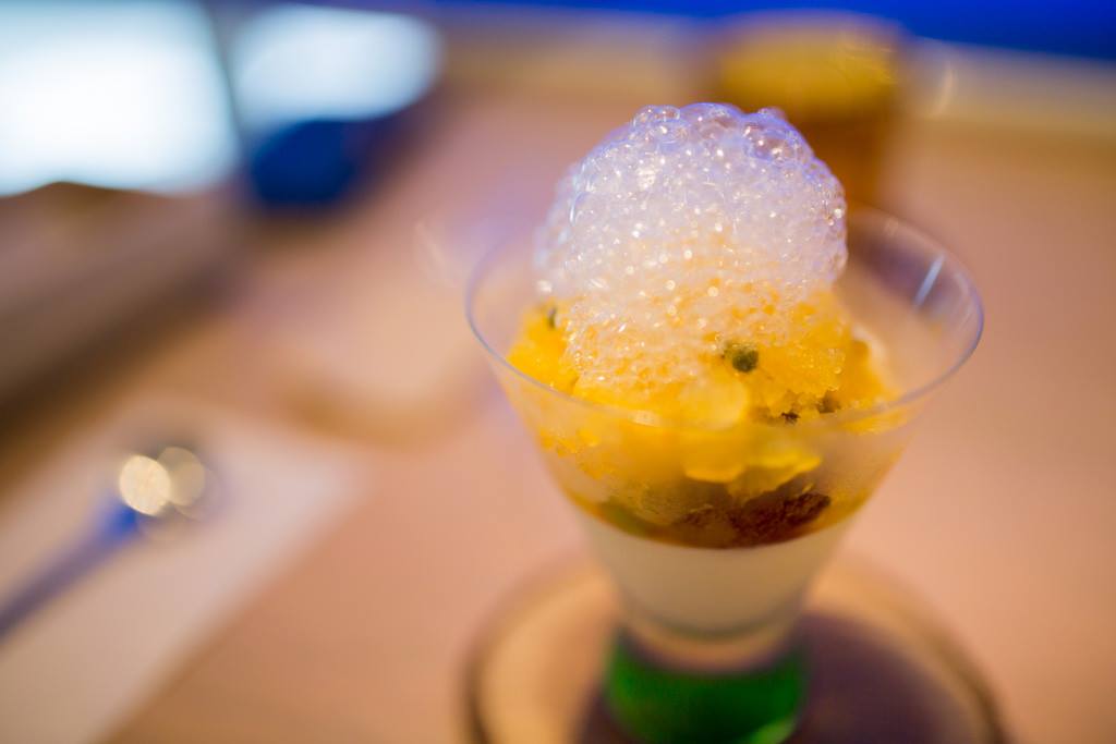 dessert&cafe Deko(デザート&カフェ デコ) パフェ・サンデー レモンの泡+レモンシャーベット+葡萄や桃+ミルクのプディング