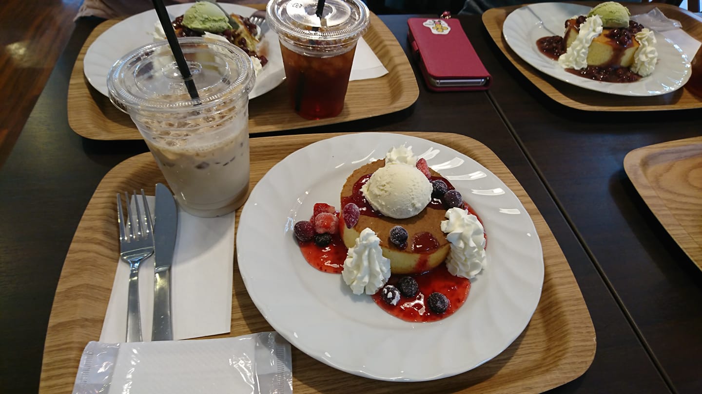 ヤマダ電機 パンケーキ 500円のパンケーキ(ベリーと餡子など)