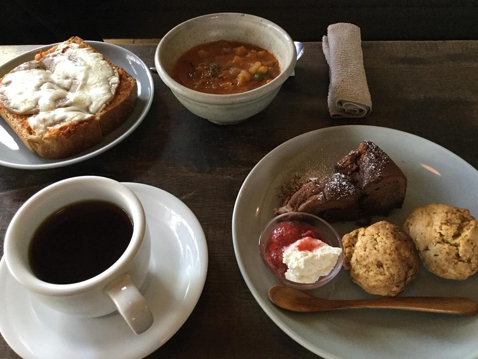 YUSHI CAFE(ユーシカフェ) ケーキ・タルト,スコーン チョコレートケーキ、スコーン