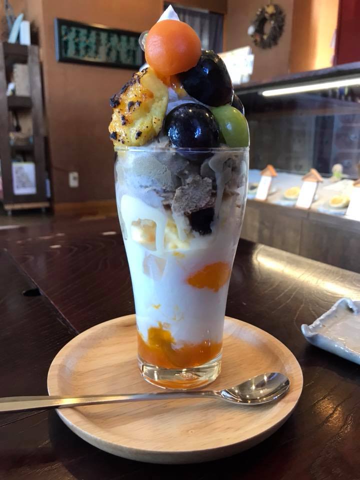おやきの店ほり川 パフェ・サンデー プレミアム秋パフェ