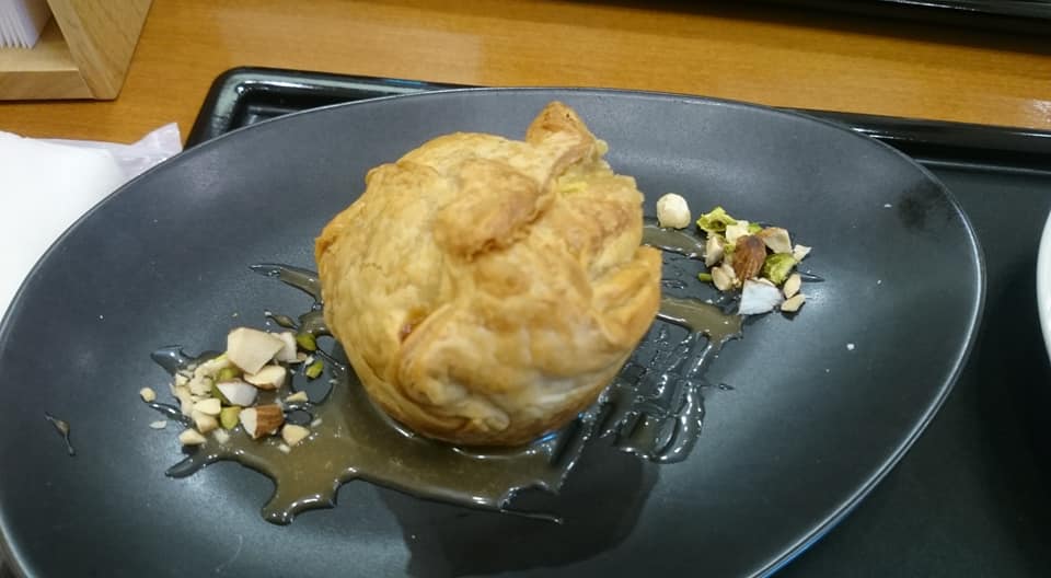 甘味屋幾右衛門(アマミヤイクエモン) シュークリーム,パイ 栗のシュークリーム、栗のパイ