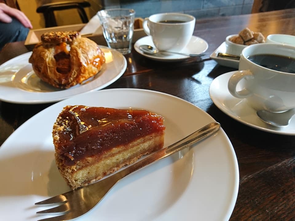 美麻珈琲（ミアサコーヒー）&nbsp;パイ,ケーキ・タルト&nbsp;アップルパイ、タルトタタン