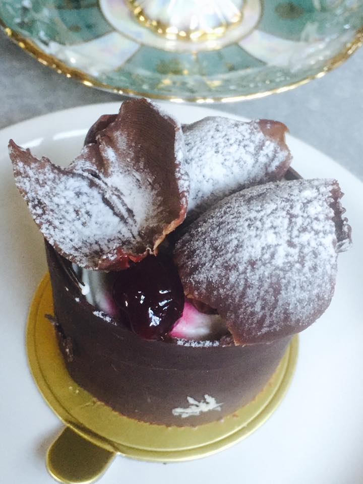 パティスリー ロント(Patisserie Rond-to) ケーキ・タルト チョコレートとダークチェリーのケーキ