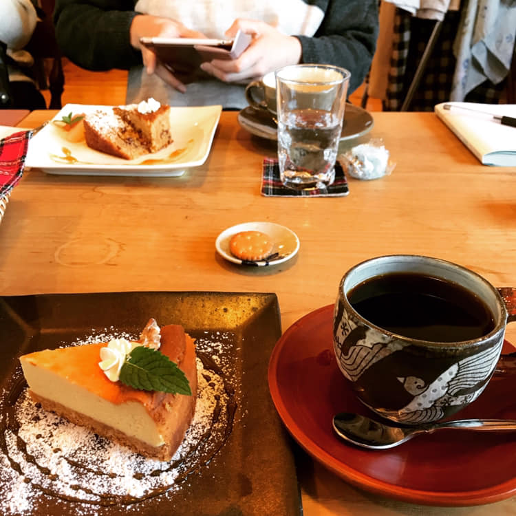 ダイニング&カフェ YOKOYA(よこや) ケーキ・タルト,ドリンク チーズケーキ、コーヒー