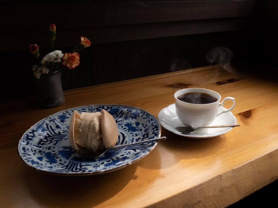 cafe de KOCHI 珈茅(こち) アイス・ジェラート,最中 スイーツセット。ジェラートと栗あんの自家製最中、飲み物付き