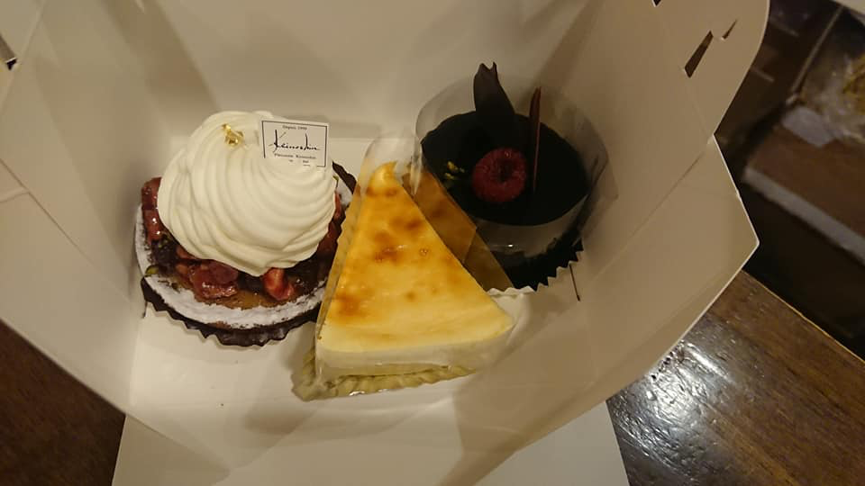 KEINOSHIN(ケイノシン) ケーキ・タルト 赤い果実のタルト、ケーゼクーヘン、ショコラ(フランボワーズのムース)