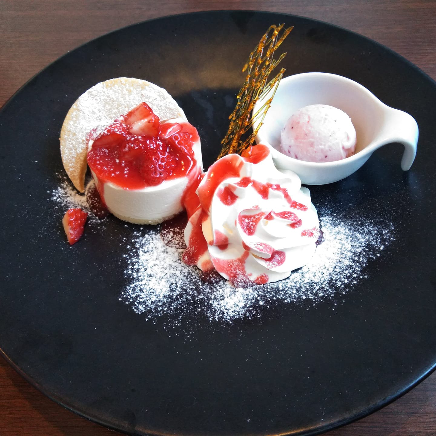 ナポリの食卓 ケーキ・タルト,シャーベット レアチーズ 苺ソース