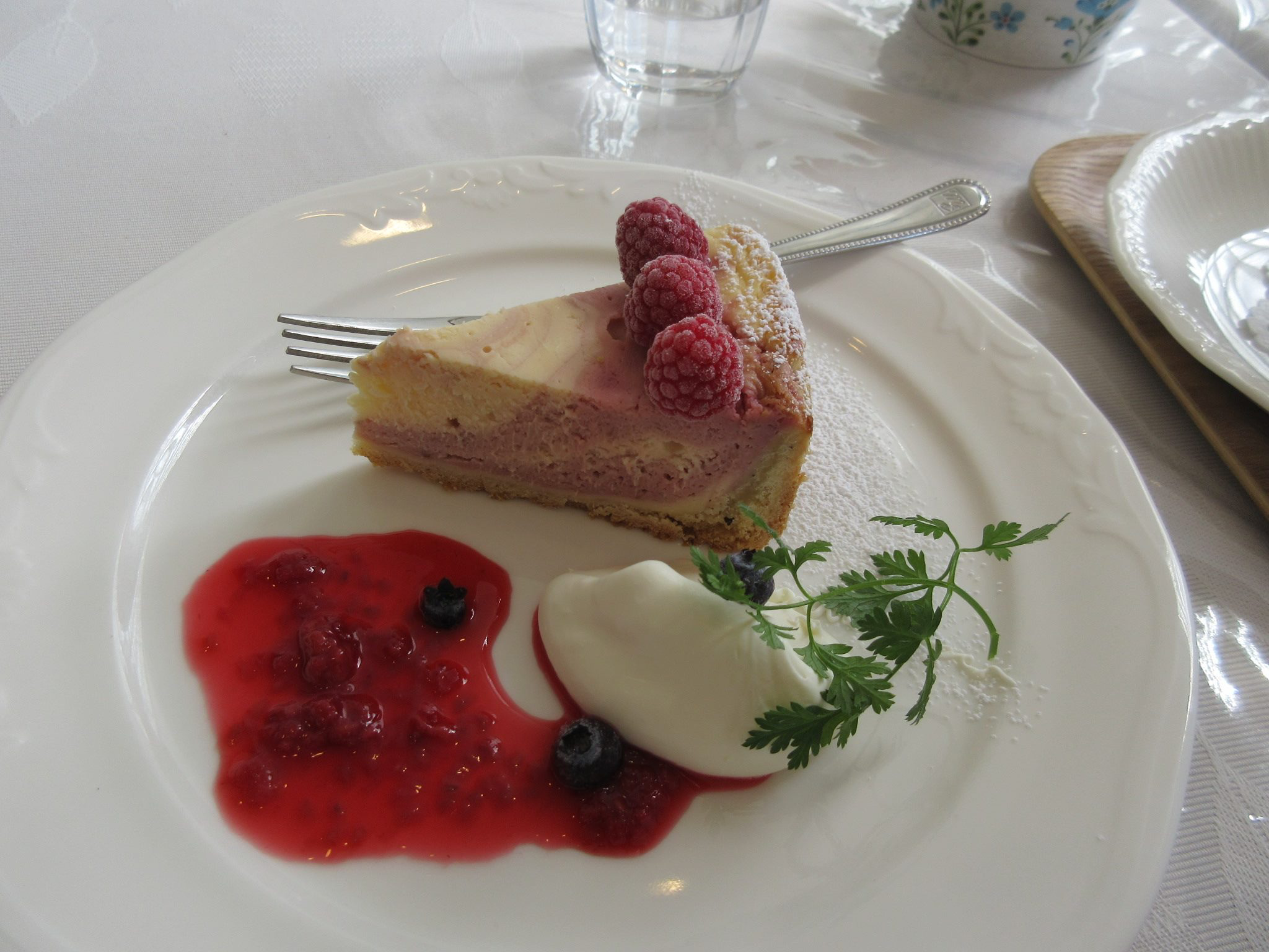 カフェぴろきち&nbsp;ケーキ・タルト,チーズ・フロマージュ,ドリンク&nbsp;ラズベリーチーズケーキ、桑の葉のハーブティ