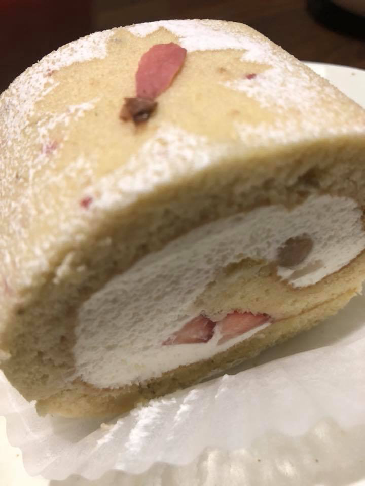 田ぐち（タグチ）&nbsp;ケーキ・タルト&nbsp;いちごロール、抹茶ロール