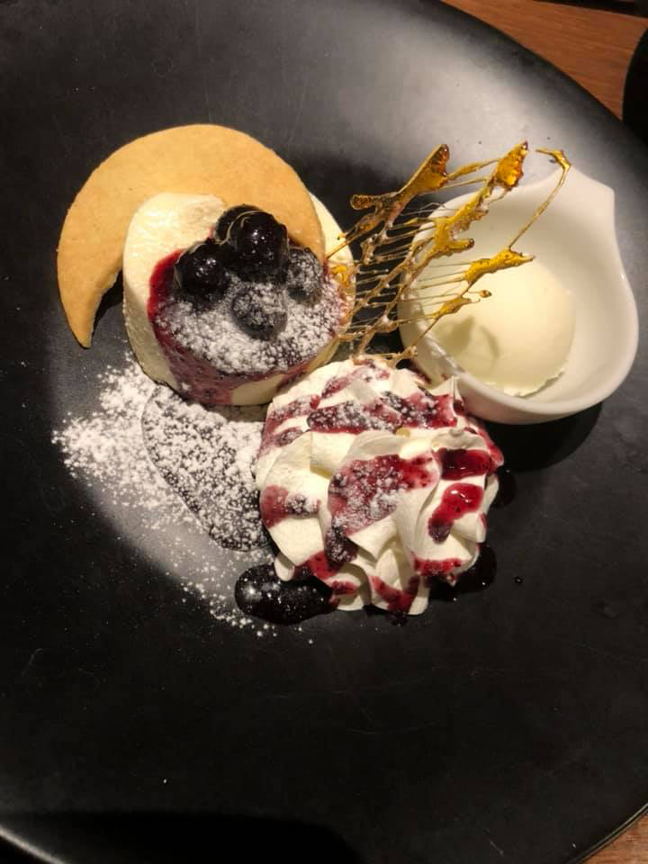 ナポリの食卓 ケーキ・タルト,アイス・ジェラート ベルーベリーのレアチーズケーキとアイス