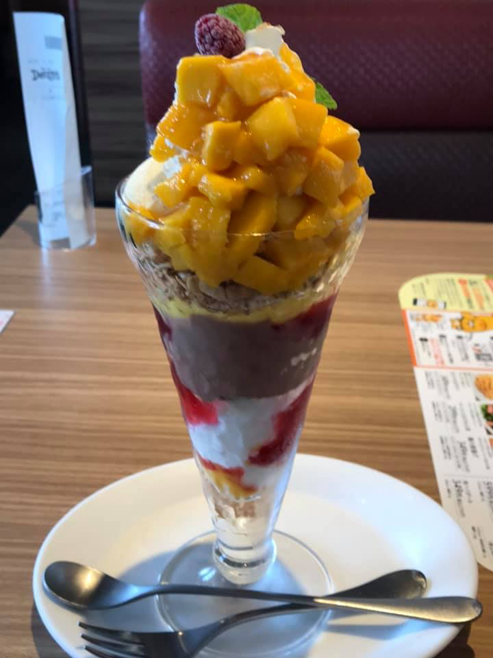 デニーズ(Denny’s) パフェ・サンデー フレッシュマンゴーのザ・サンデー