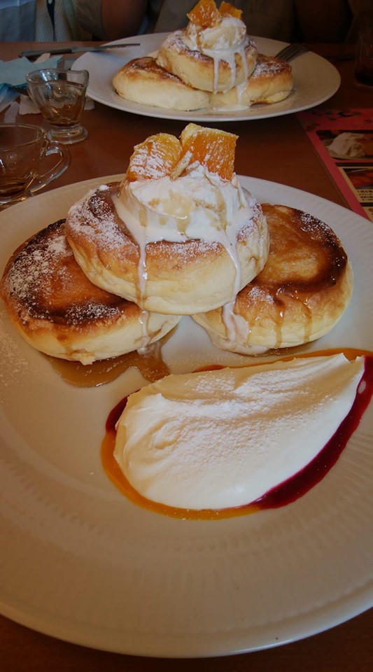 トワサンク 長野(trois cinq) パンケーキ 生クリームのパンケーキ