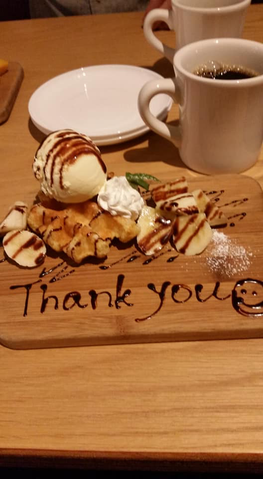 CAFE SALAD TABERU(カフェ サラダタベル) ワッフル,ドリンク 焼きたてワッフル、コーヒー