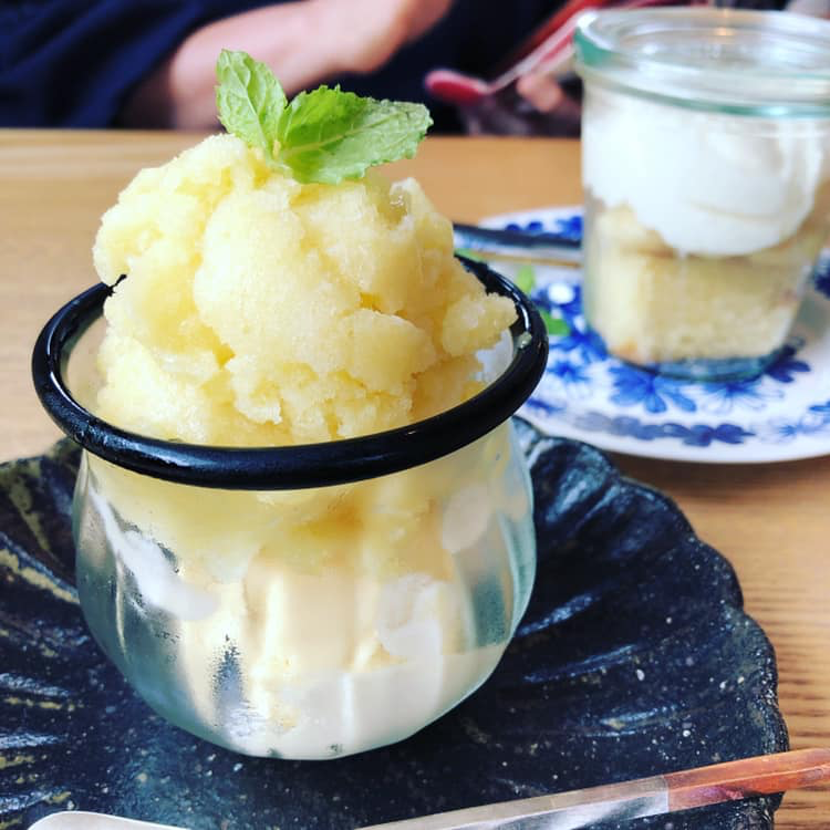 カフェ日々(ヒビ) シャーベット,アイス・ジェラート 自家製パイナップルのシャーベットとバニラアイスクリーム