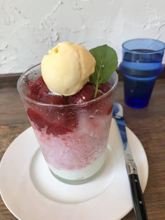 カフェ日々(ヒビ) かき氷・フラッペ 苺ミルクヨーグルト