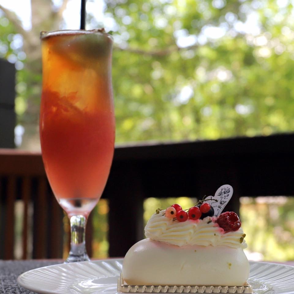 patisserie Tresor（パティスリー トレゾア）&nbsp;チーズ・フロマージュ&nbsp;ラズベリーゼリー入りレアチーズケーキ