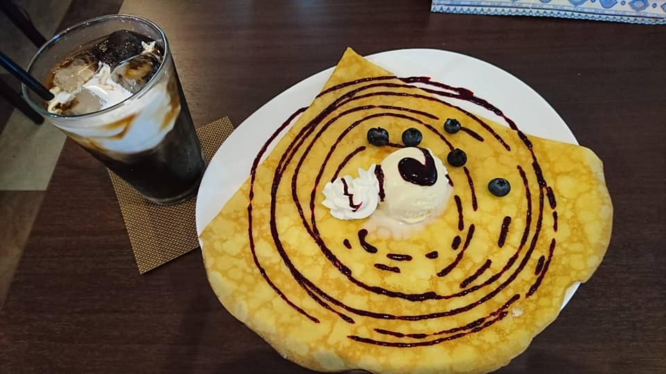 cafe VALEUR(カフェ ヴァルール) クレープ,パフェ・サンデー ブルーベリーのパフェ&クレープ