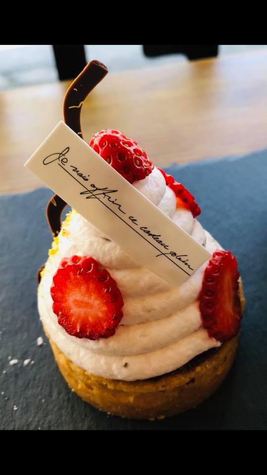 LBcafe(エルビーカフェ) モンブラン,シュークリーム 苺のモンブラン&シュークリーム