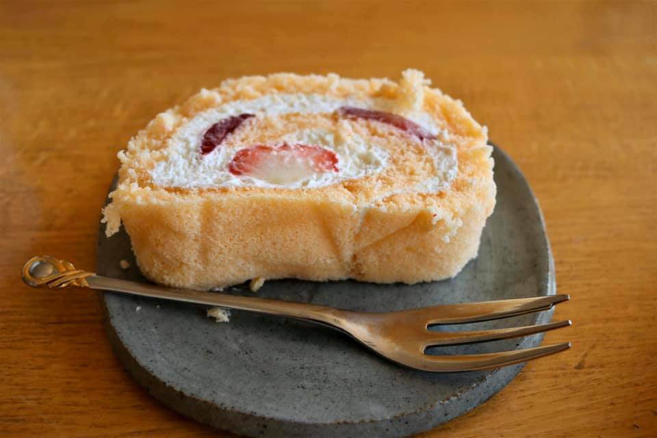 カフェギャラリー すみれ屋 ロールケーキ ロールケーキ