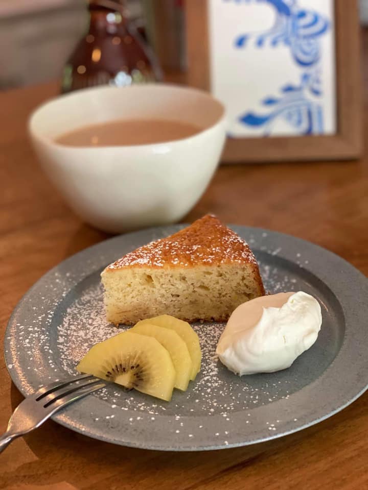 cafeshaker(カフェシェーカー) ケーキ・タルト バナナケーキとカフェオレ