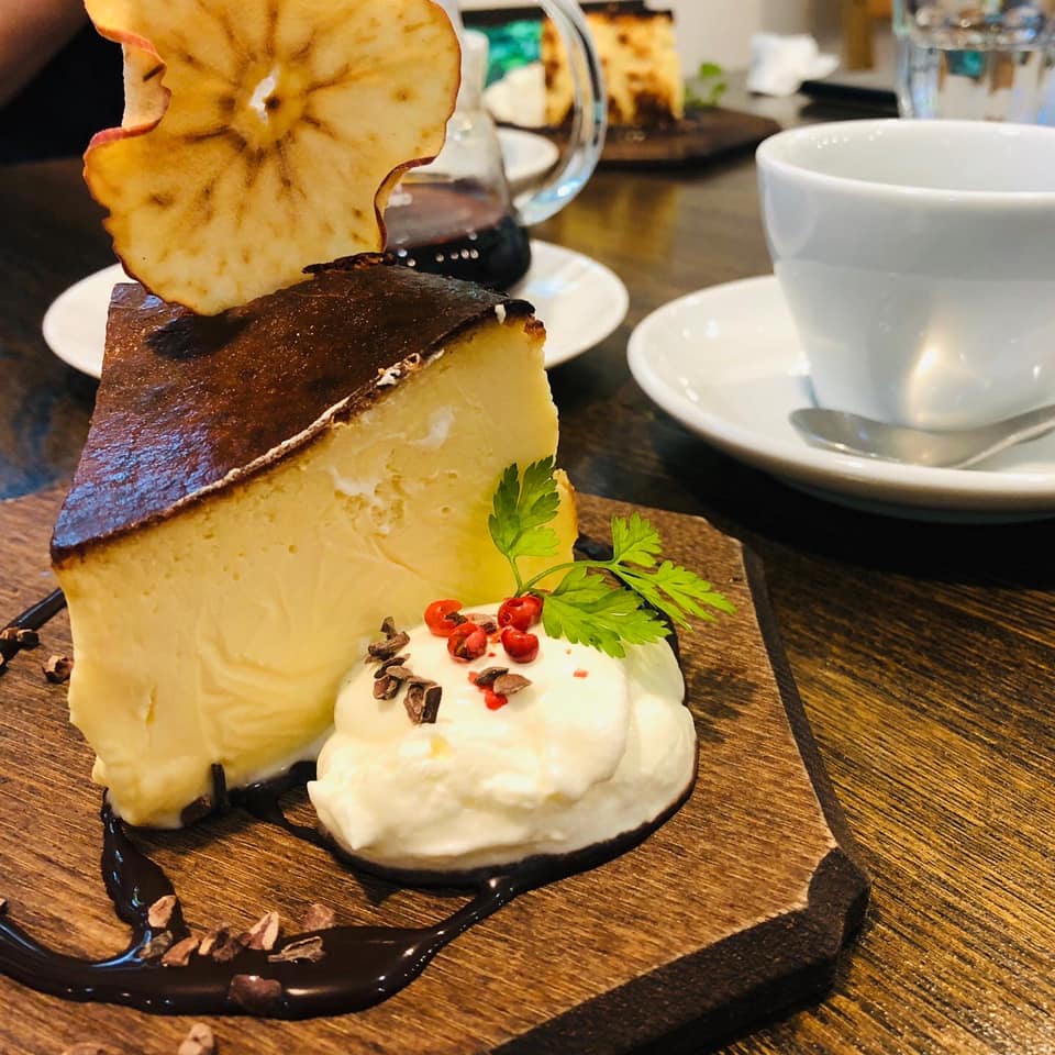 心花舎(ここはなしゃ) チーズ・フロマージュ バスクドチーズケーキ