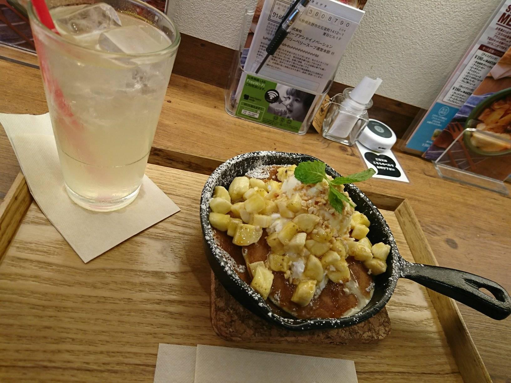 ベリーベリースープ パンケーキ キャラメルバナナパンケーキ