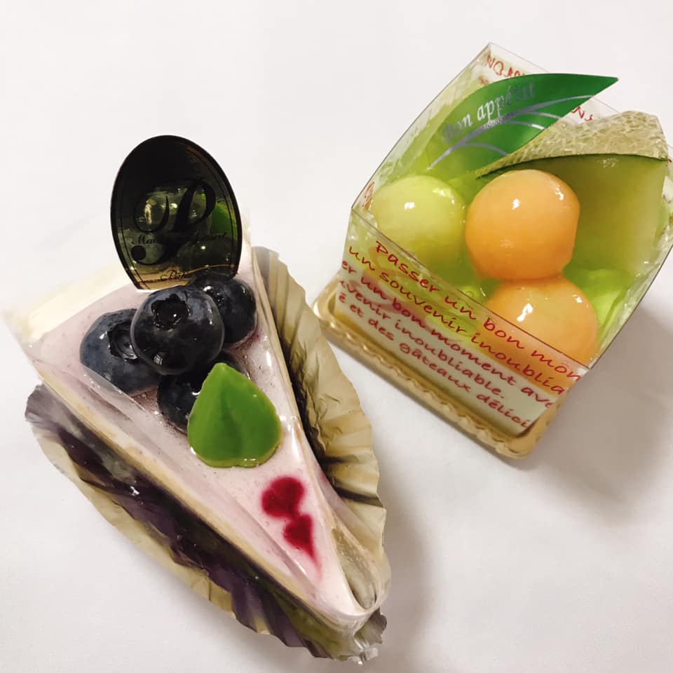 二葉堂(フタバドウ) ケーキ・タルト ブルベリーケーキとメロンケーキ