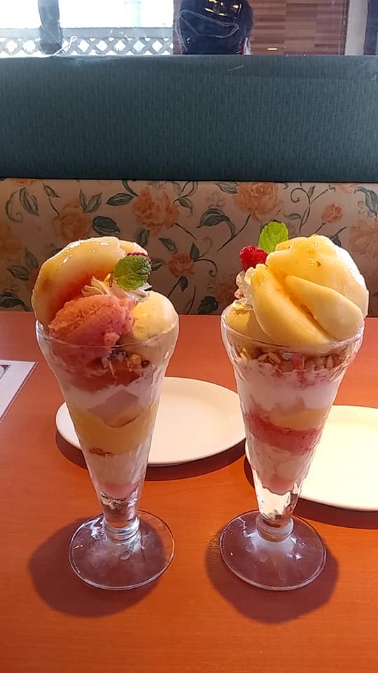 デニーズ（Denny’s）&nbsp;パフェ・サンデー&nbsp;桃パフェ