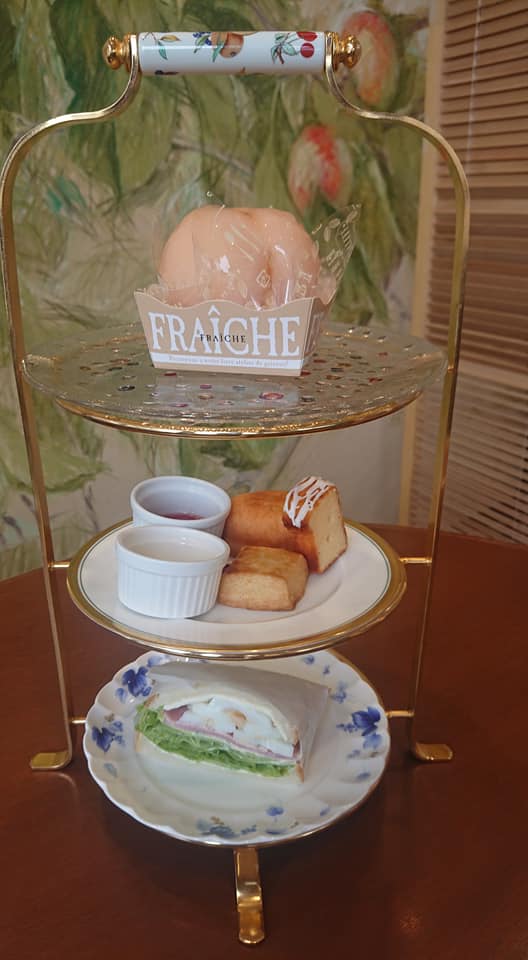 パティスリーヒラノ（cafe HIRANO）&nbsp;アフターヌーンティー&nbsp;桃のコンポート、アフターヌーンティーセット