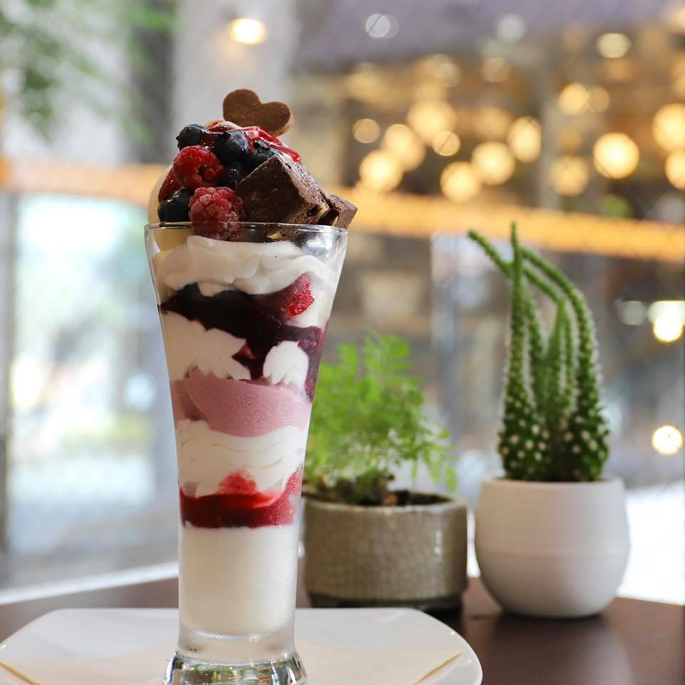 cafe VALEUR(カフェ ヴァルール) パフェ・サンデー ベリーベリーパフェ