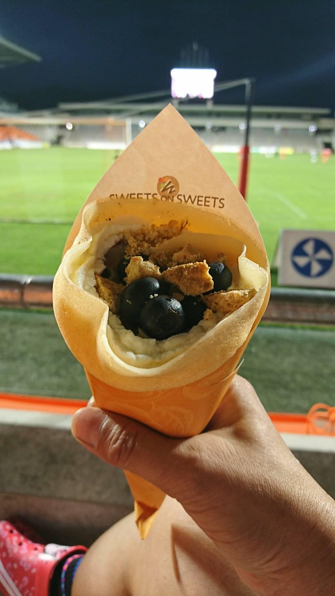 SWEETS ON SWEETS クレープ ブルーベリーチーズケーキ