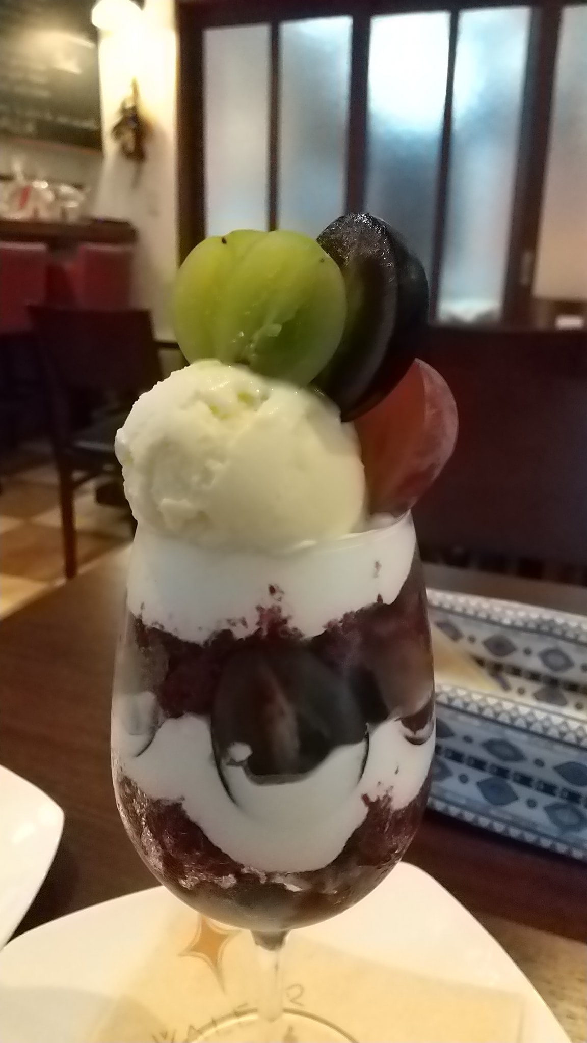 cafe VALEUR(カフェ ヴァルール) パフェ・サンデー,ケーキ・タルト ナガノパープルのパフェ